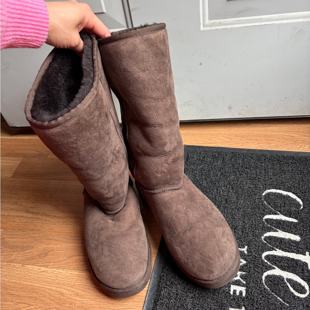 Ugg boots chocolate brown size 10